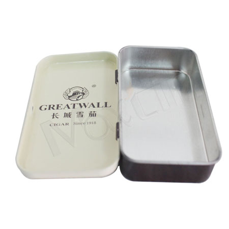 caja de lata de cigarrillos