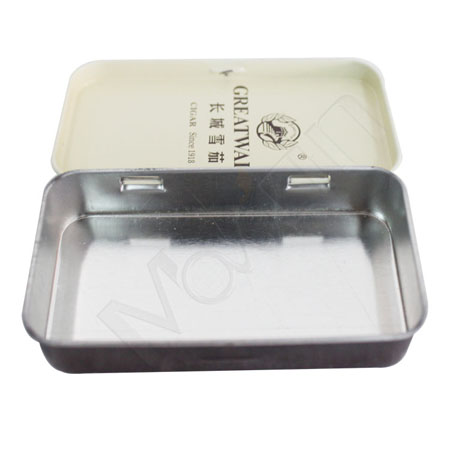 caja de lata de cigarrillos