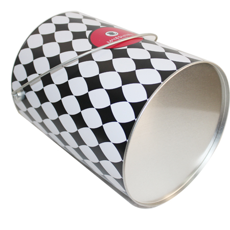 manejar latas de té redondas