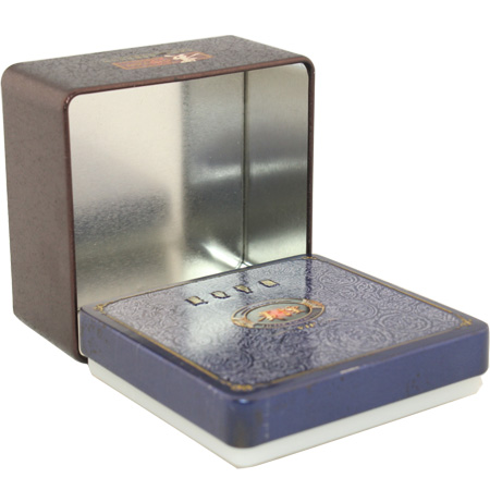 caja de lata de cigarrillos vacío