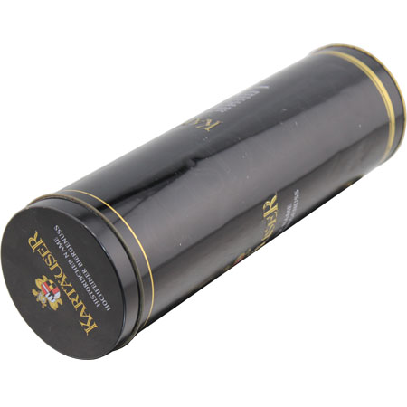 latas redondas de vino tinto