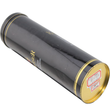 latas redondas de vino tinto