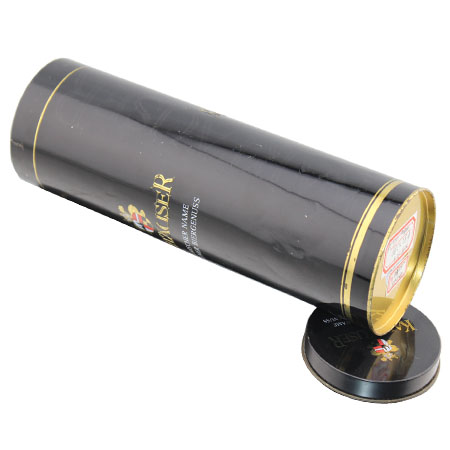 latas redondas de vino tinto