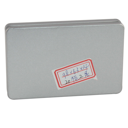 caja de lata de cigarros plata